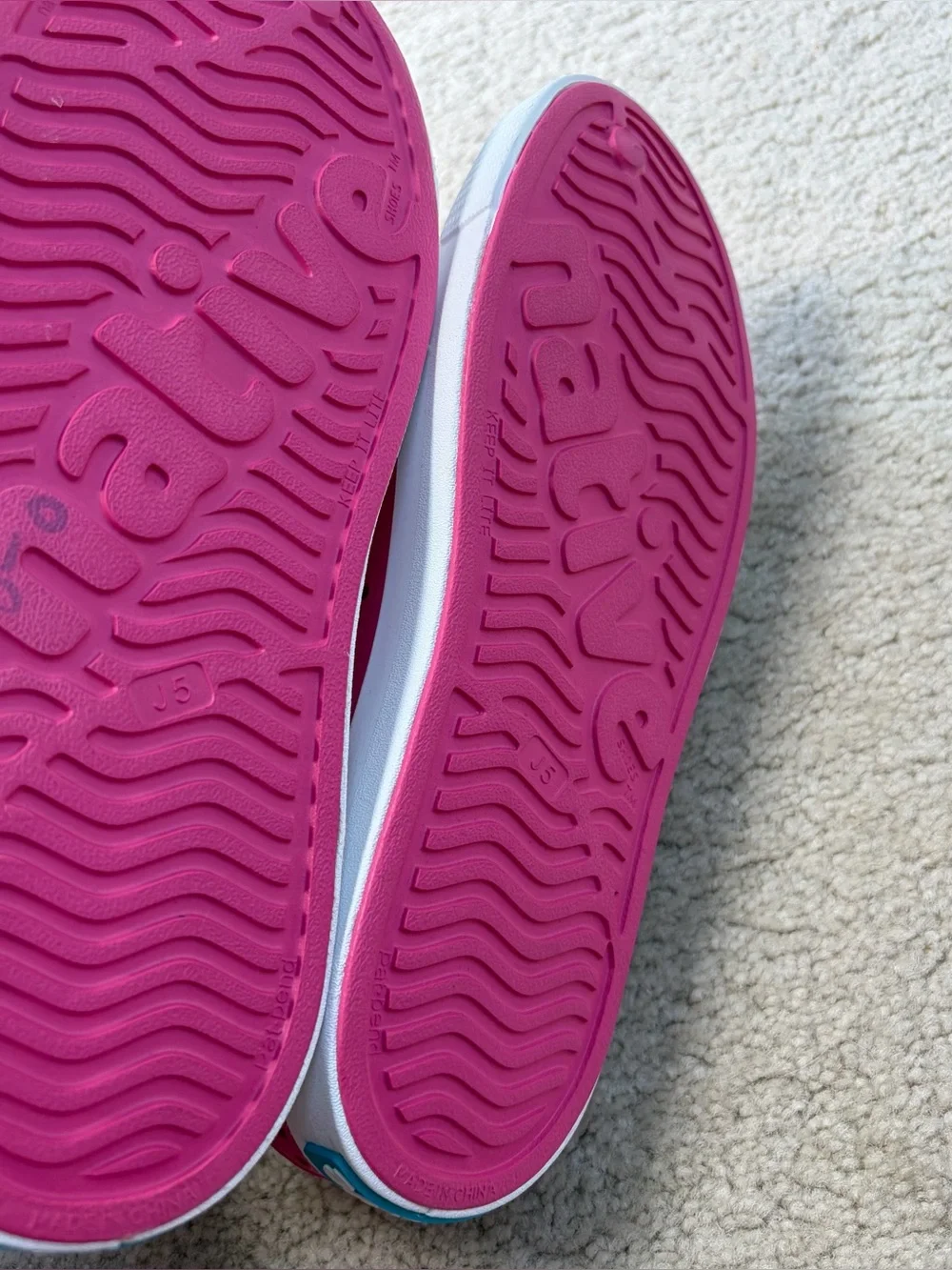 Native Big Kid Size 5 / J5 Jefferson Slip On Sneakers in Bright Pink Waterproof